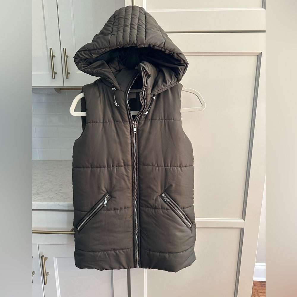 Army Green Long Hooded Puffer Vest!